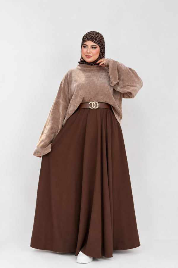 تنورة و كنزة